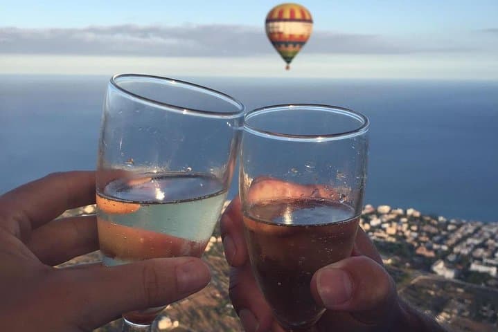 Private Hot Air Balloon Ride in Mallorca with Champagne and Snacks