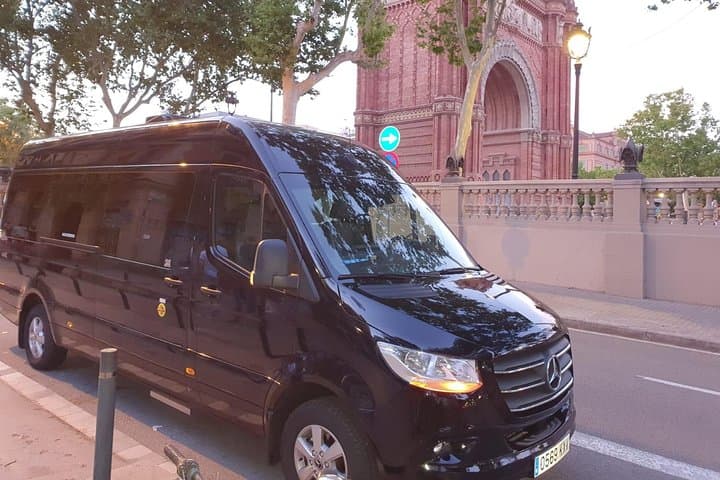 From Barcelona: Private Day Trip to Spain, France & Andorra