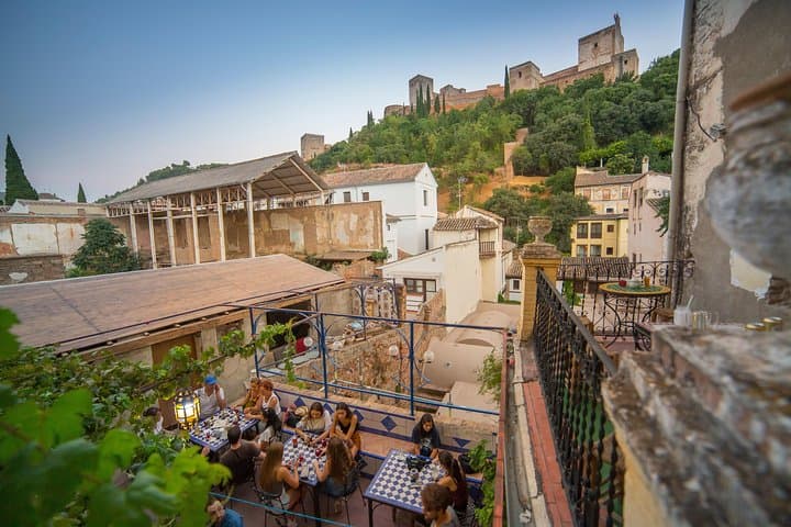4 neighborhoods 4 cultures. Half day private tour in Granada