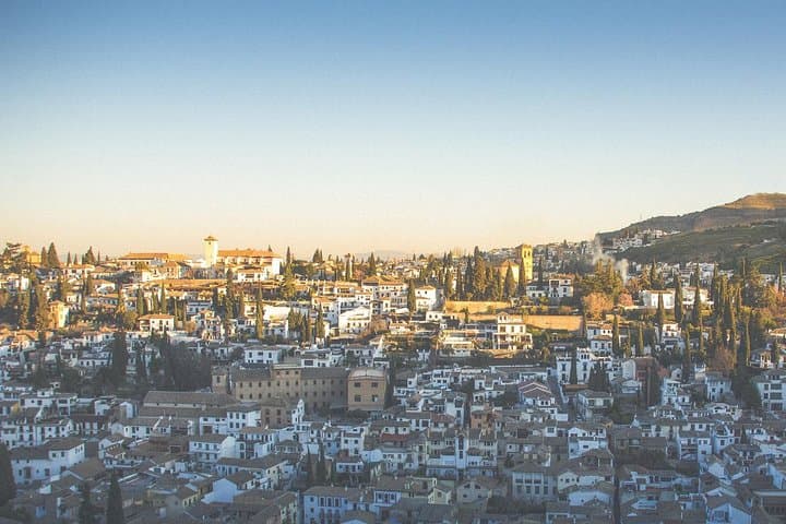 4 neighborhoods 4 cultures. Half day private tour in Granada