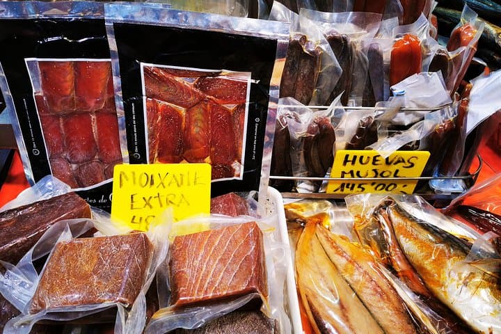 Sant Antoni Market tour with Catalan traditional breakfast