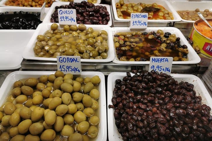 Sant Antoni Market tour with Catalan traditional breakfast