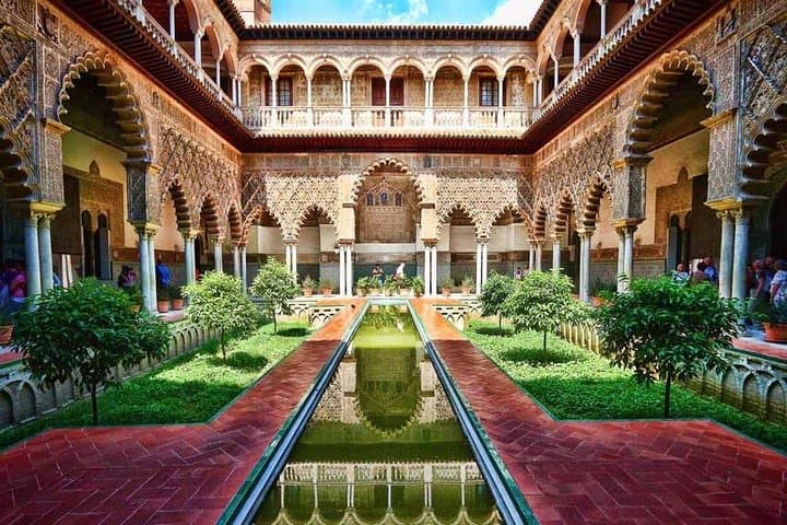 Alcazar, Cathedral and Giralda Guided Tour with Priority Tickets