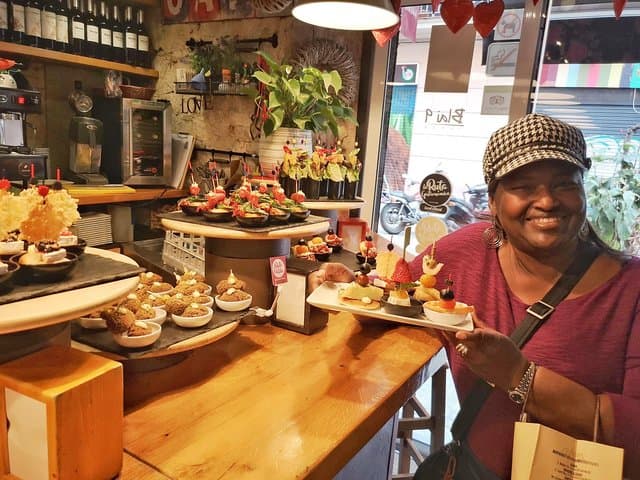The most complete Food & Drink tasting tour of Barcelona in traditional taverns