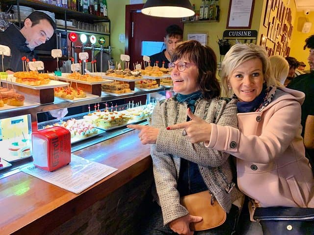 The most complete Food & Drink tasting tour of Barcelona in traditional taverns