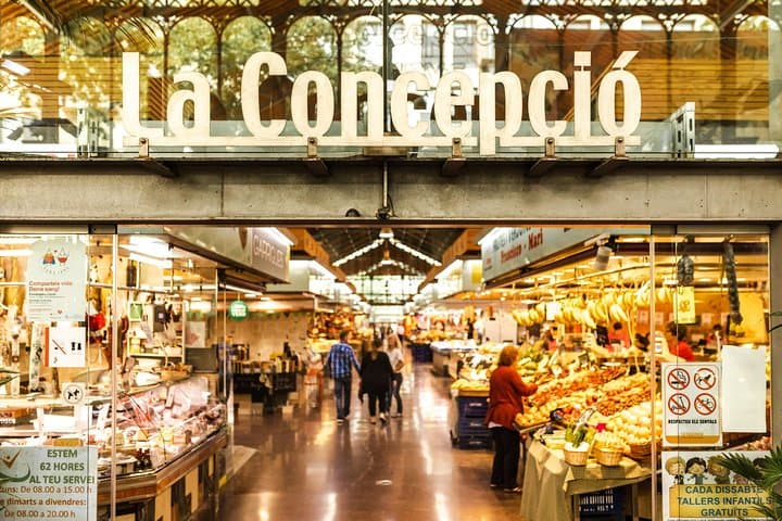 Barcelona: Private & Custom Walking Tour with a Local (8-hours)