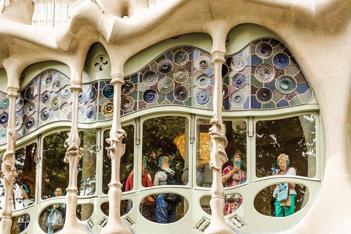 Barcelona: Private & Custom Walking Tour with a Local (8-hours)
