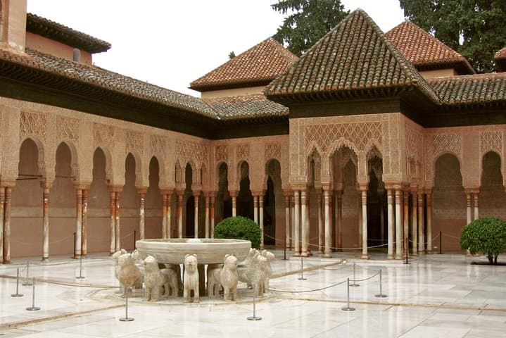 Perhaps the best known of the Alhambra. The Court of the Lions was the residence of the Nasrid sultans.