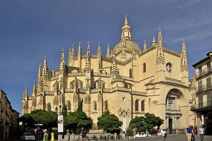 Private Tour Ávila - Segovia from Madrid with Tapas Route
