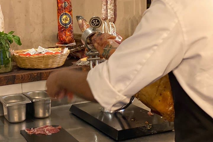 In one of the restaurants it is possible to watch the chefs preparing the food.