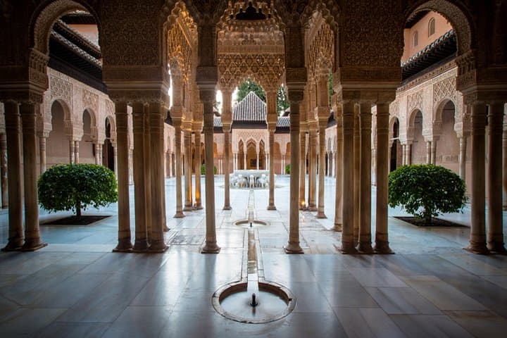 Top Alhambra Tour with Nasrid Palaces:Join a Group.Skip the line.