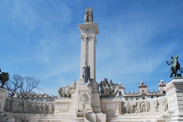 Admire several Cadiz major landmarks such as Spain Square
