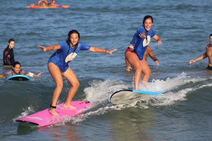 Surf initiation courses with Campello Surf Club in El Campello (Alicante)