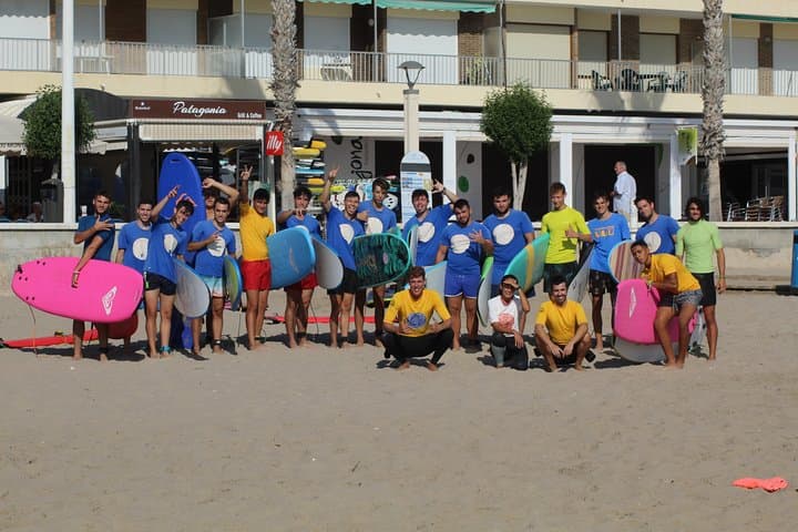 Surf initiation courses with Campello Surf Club in El Campello (Alicante)