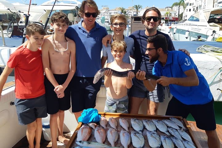 Half a day of fishing among friends. Enjoy with your family and discover a new hobby. Boat fishing in Marbella