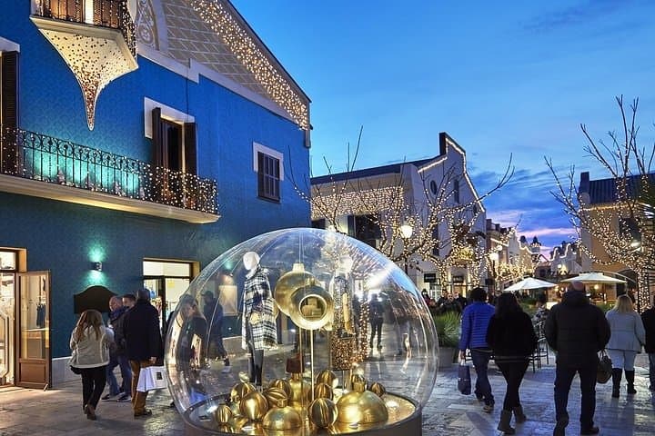 Private Tour to Roca Village
