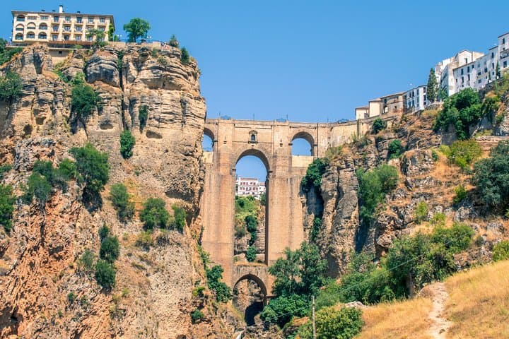 Seville Private Transfer to Granada with a Visit to Ronda
