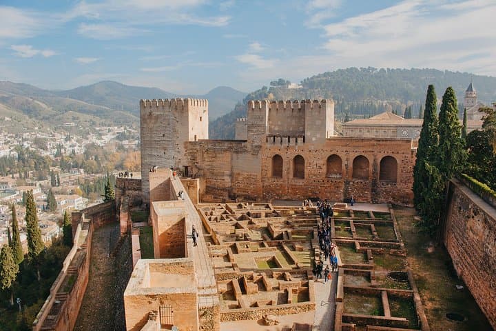 Alhambra and Generalife Skip-the-Line Ticket with Guide