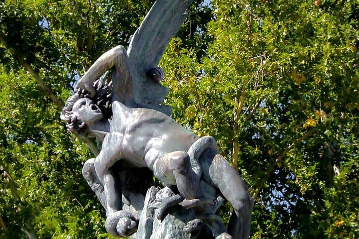 Private tour to the Cibeles Palace and the Retiro Park