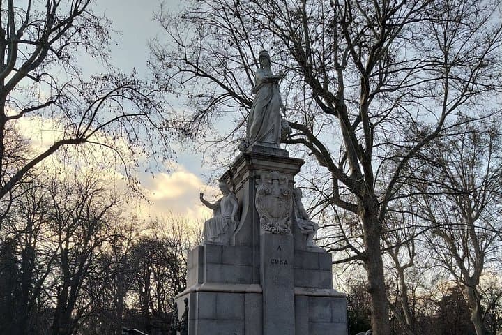 Private tour to the Cibeles Palace and the Retiro Park