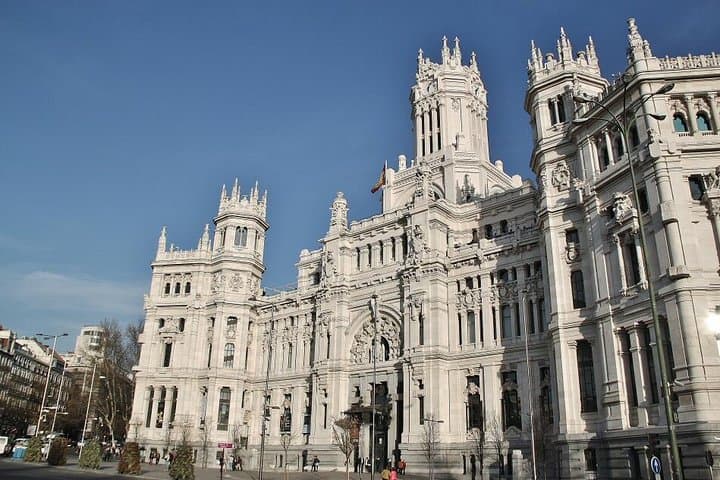 Private tour to the Cibeles Palace and the Retiro Park