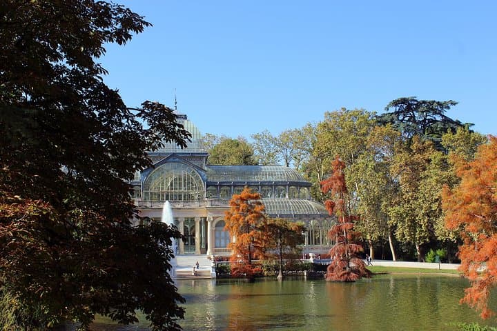 Private tour to the Cibeles Palace and the Retiro Park