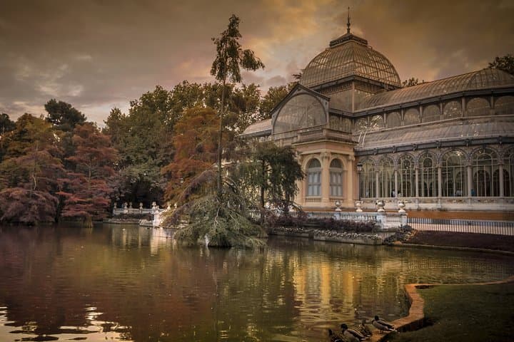 Private tour to the Cibeles Palace and the Retiro Park