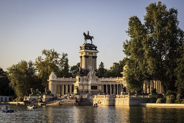 Private Tours during 5 days in Madrid with private pick up and entrance tickets