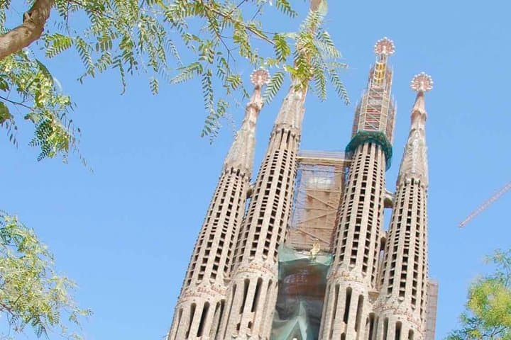 We can pass by Sagrada Familia during the E-Bike tour.