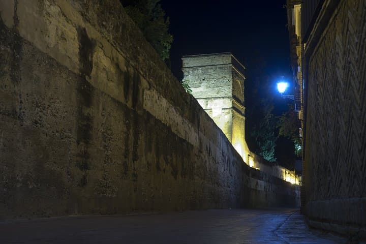Flamenco show and night route through the Jewish quarter of Seville.