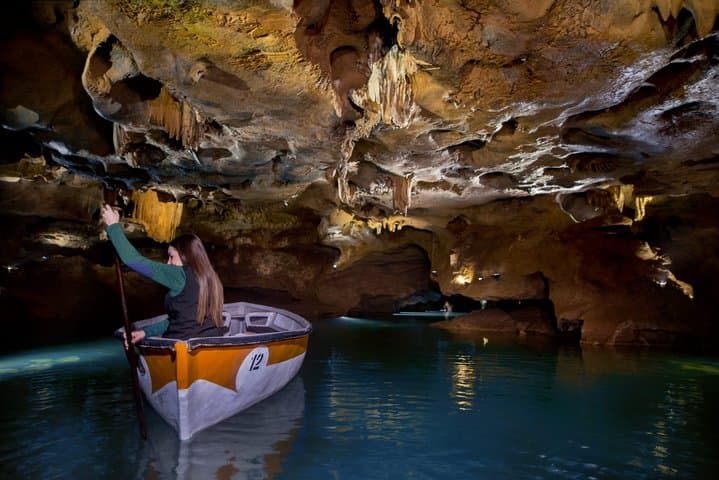 Navigating through the interior of the san josé caves