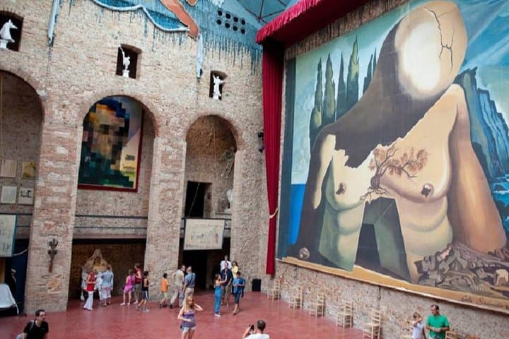 Girona & Dali Museum Small Group Tour with Pick-up from Barcelona