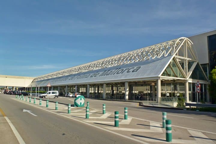 Private ONE WAY arrival OR departure transfer in Mallorca from/to airport