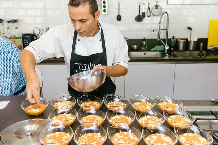 Seville: Paella & Tapas Cooking Class + Triana Market Tour