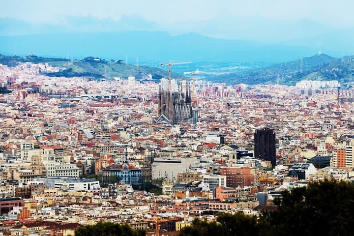 Private tour of Photography at best locations in Barcelona with a local