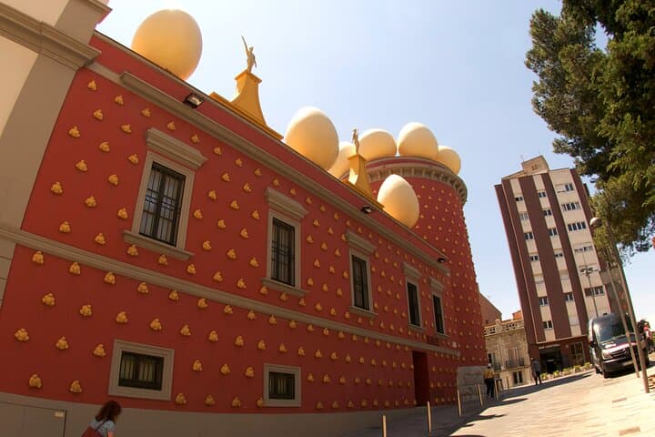 Touristic highlights of Figueres on a Private half day tour with a local