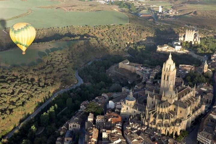 Enjoy Segovia and the medieval city with views like no other tour