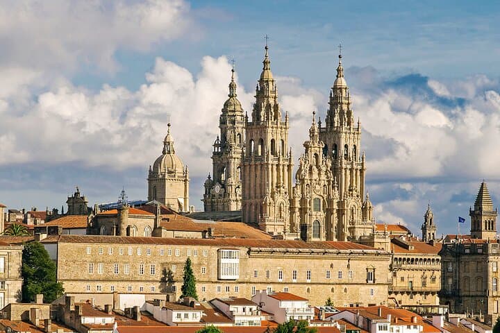 Santiago de Compostela Private Transfer from the city centre to SCQ Airport