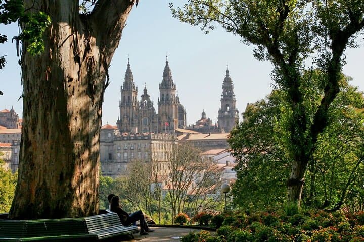 Santiago de Compostela Private Transfer from the city centre to SCQ Airport
