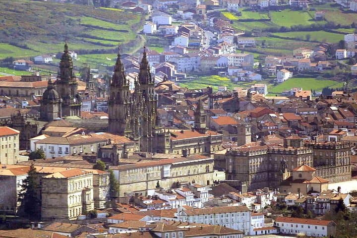 Santiago de Compostela Private Transfer from the city centre to SCQ Airport