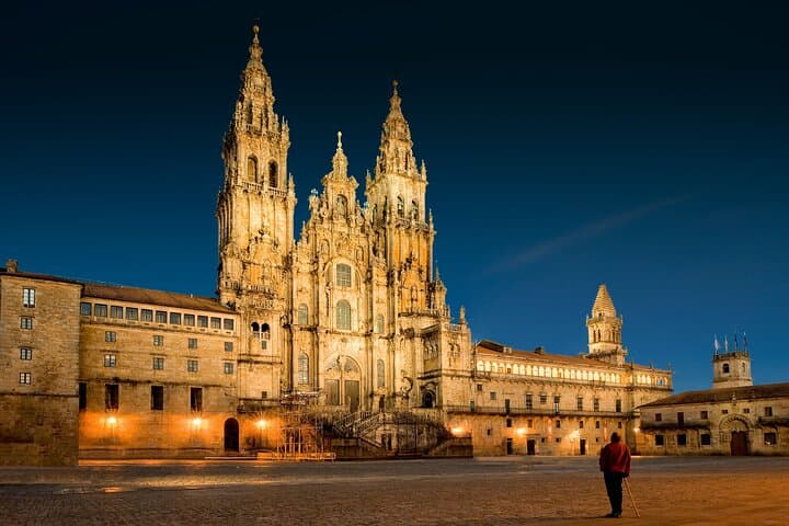 Santiago de Compostela Private Transfer from the city centre to SCQ Airport