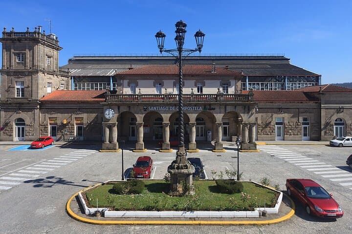 Santiago de Compostela Private Transfer from the city centre to SCQ Airport