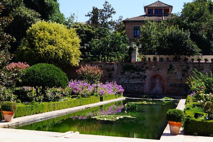 Private tour of Offbeat Granada with a local