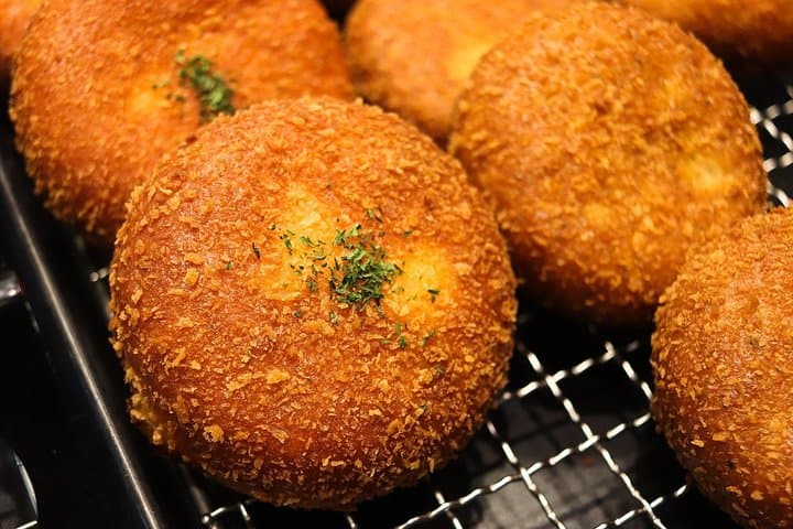 Half-Day Spanish Local House Dinner Experience in Madrid