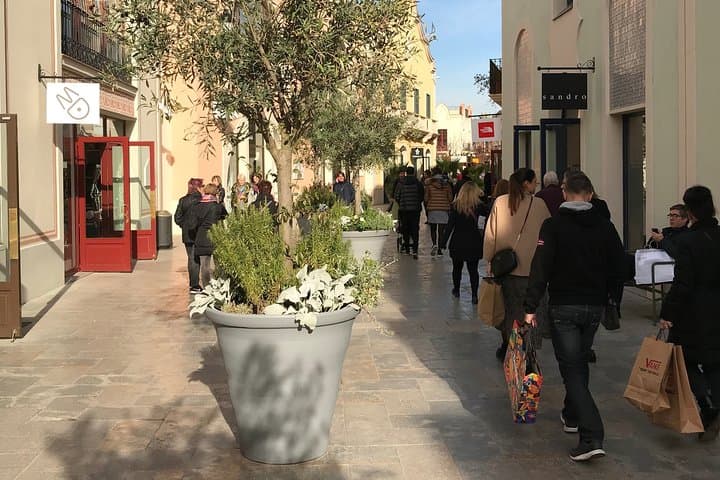 Shopping in La Roca Village