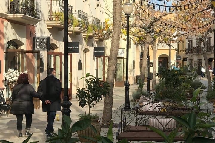 Shopping in La Roca Village