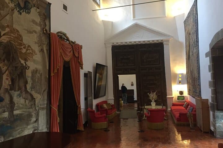 Round-Trip transfer: Dalí Museum in Figueres with lunch(optional)