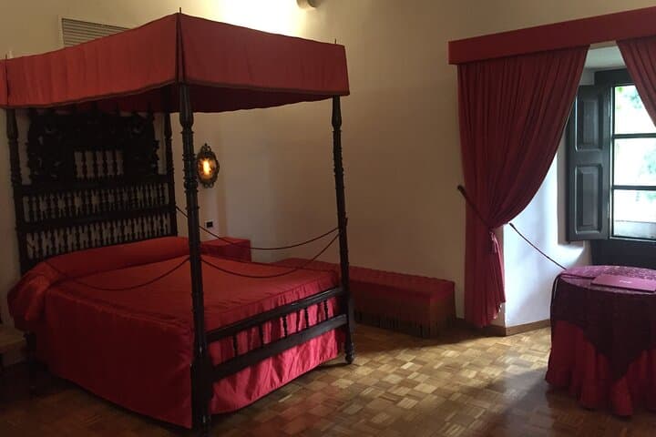 Round-Trip transfer: Dalí Museum in Figueres with lunch(optional)