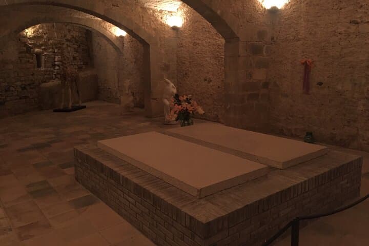Round-Trip transfer: Dalí Museum in Figueres with lunch(optional)