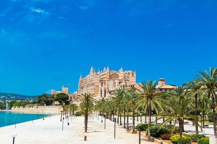 Arrival Transfer from Palma de Mallorca Airport PMI to Palma in Private Car